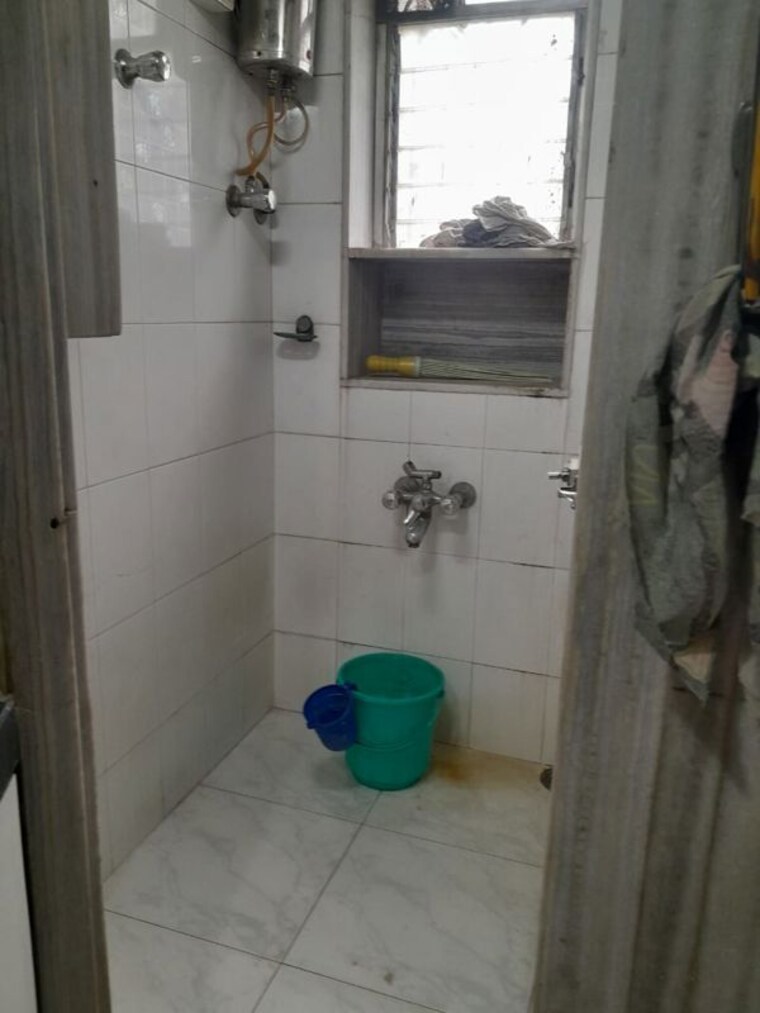 Bathroom, paranjape-schemes-royal-court 2 Bedroom 862 Sq.Ft. Apartment In Andheri East Mumbai 10465772
