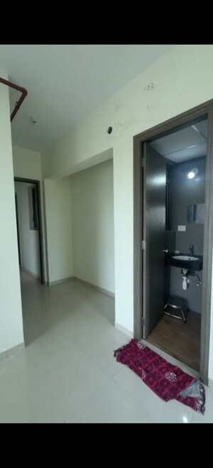 Room in 2 BHK Apartment at Kalpataru Paramount B, Kapur Bawdi – for Sale