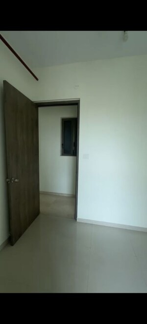 Room in 2 BHK Apartment at Kalpataru Paramount B, Kapur Bawdi – for Sale
