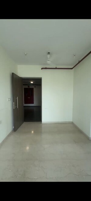 Room in 2 BHK Apartment at Kalpataru Paramount B, Kapur Bawdi – for Sale