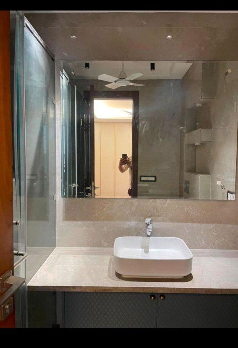 Bathroom, greater kailash i 3 Bedroom 2000 Sq.Ft. Builder Floor In Greater Kailash I Delhi 10465789