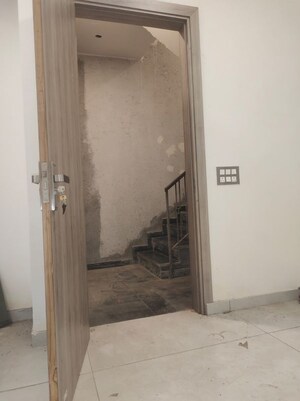  Office Space For Sale in East Of Kailash