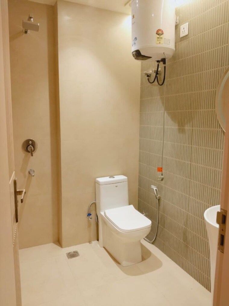 Bathroom, ansal-api-happy-homes 1 Bedroom 869 Sq.Ft. Builder Floor In Sector 42 Gurgaon 10465814