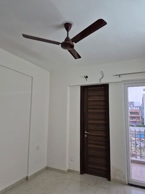 Furnished Amenities in 3.5 BHK Builder Floor at Smart World Gems, Sector 89 – for Rent