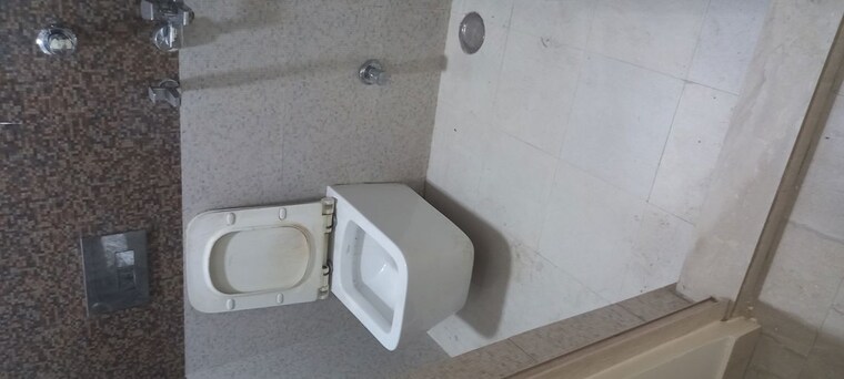 Bathroom, ip extension 2 Bedroom 900 Sq.Ft. Apartment In Ip Extension Delhi 10465878