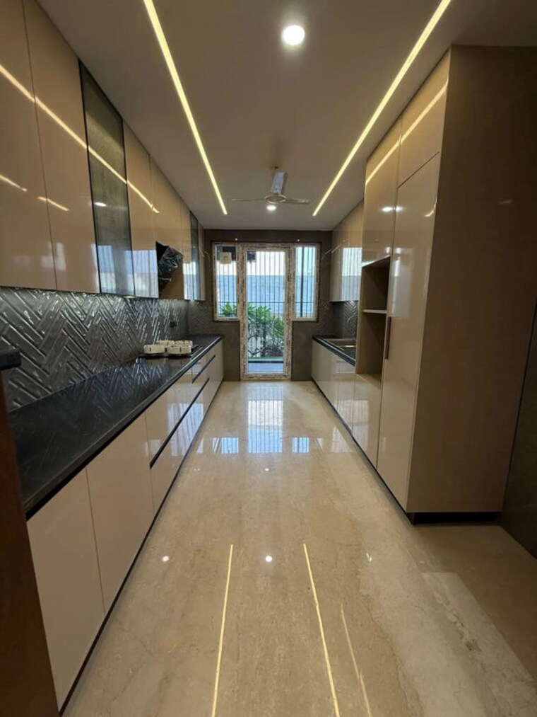 Kitchen, dlf city phase 3 4 Bedroom 565 Sq.Yd. Builder Floor In Dlf City Phase 3 Gurgaon 10465922