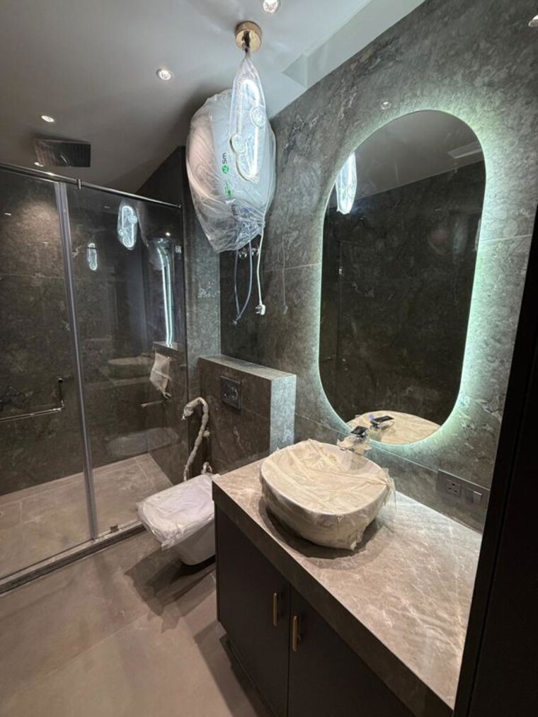 Bathroom, sushant lok i 3 Bedroom 217 Sq.Yd. Builder Floor In Sushant Lok I Gurgaon 10465924
