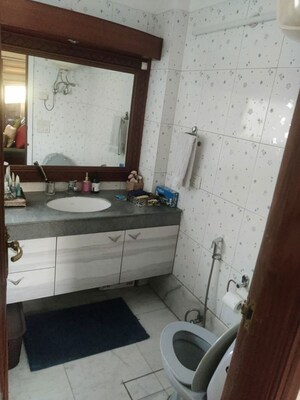 Team Area in 4 BHK Builder Floor at Safdarjung Enclave – for Rent