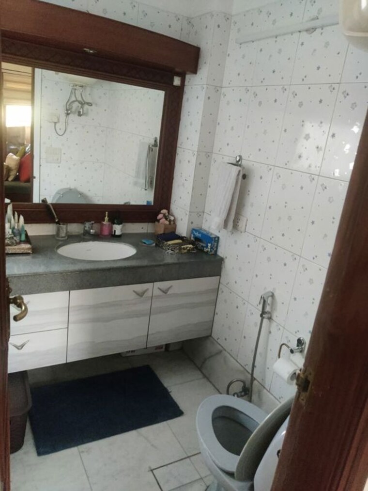 Team Area, safdarjung enclave 4 Bedroom 500 Sq.Yd. Builder Floor In Safdarjung Enclave Delhi 10465953