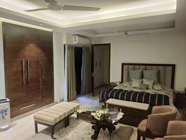 Living Room, safdarjung enclave 4 Bedroom 500 Sq.Yd. Builder Floor In Safdarjung Enclave Delhi 10465953