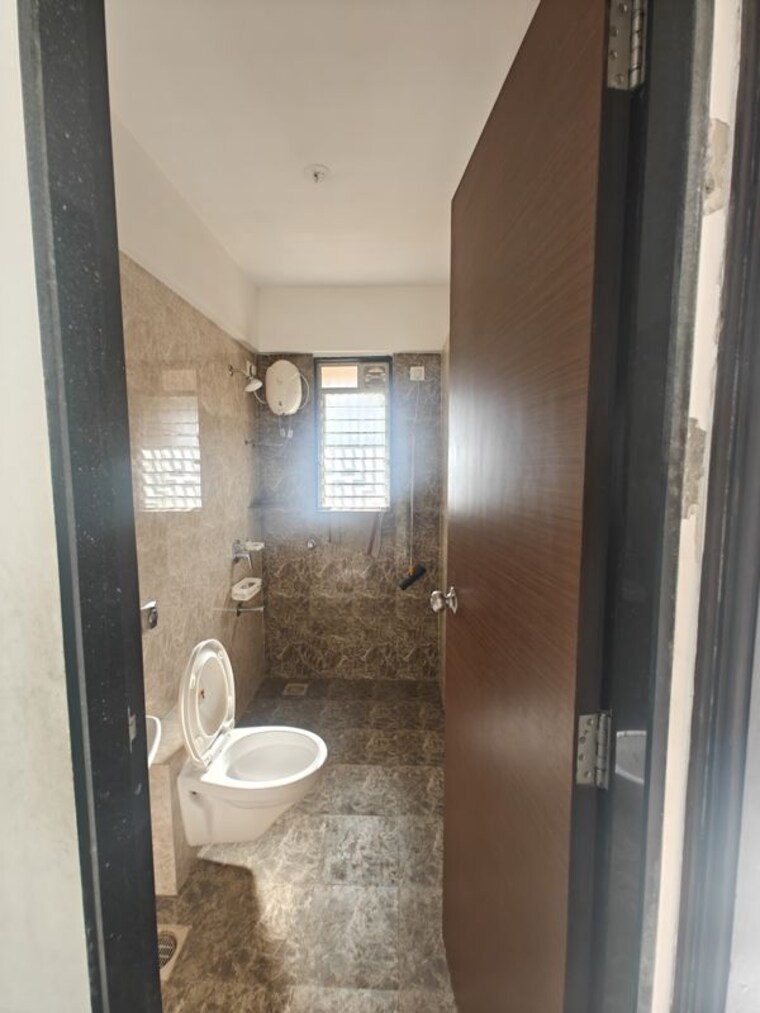 Bathroom, lalitambika-akshay 2 Bedroom 610 Sq.Ft. Apartment In Worli Mumbai 10465969