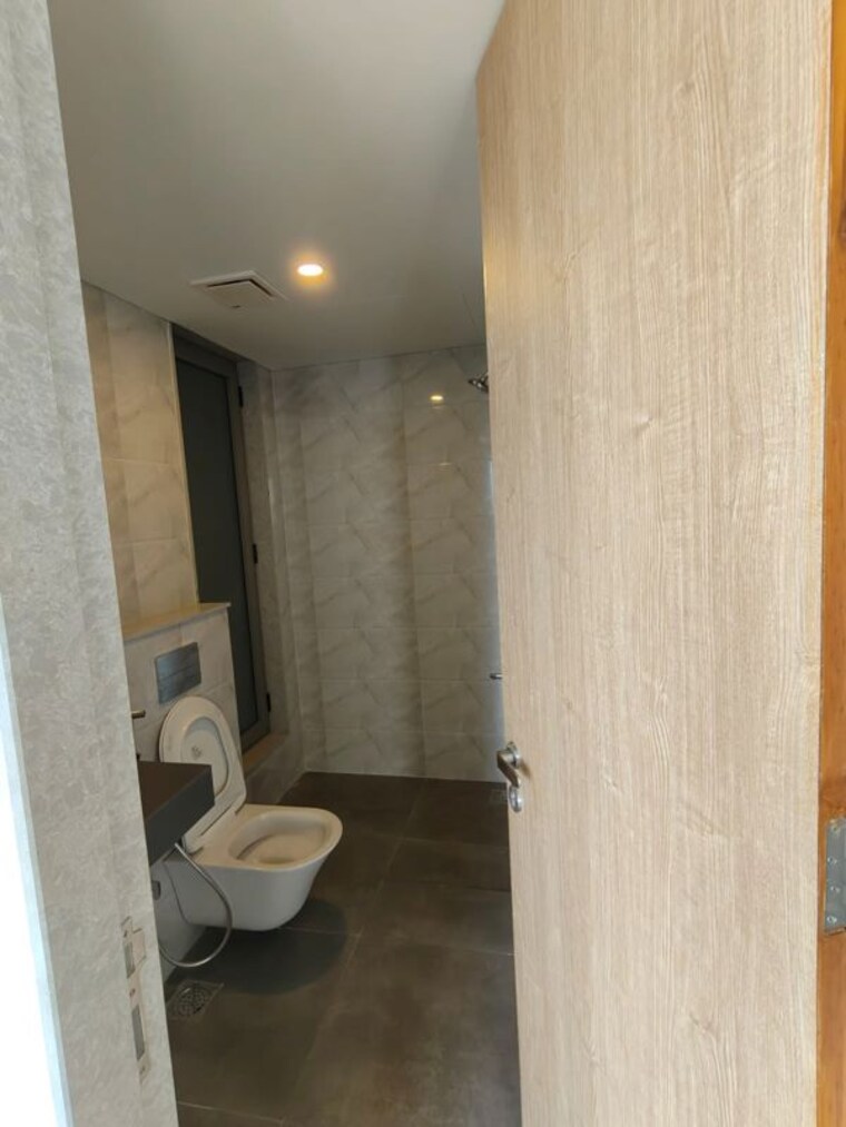 Bathroom, lodha-bellagio 5 Bedroom 1800 Sq.Ft. Apartment In Powai Mumbai 10465985