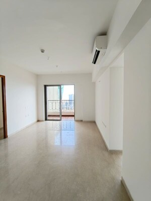 Room in 5 BHK Apartment at Lodha Bellagio, Powai – for Rent
