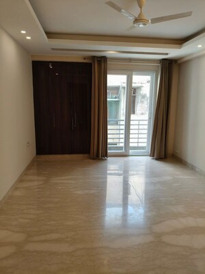 Room in 4 BHK Builder Floor at Hauz Khas – for Rent