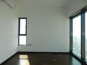 Room in 2 BHK Apartment at Peninsula Salsette 27, Byculla – for Rent