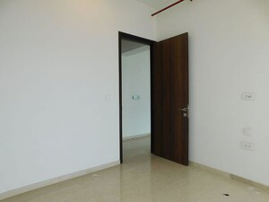 Room in 2 BHK Apartment at Peninsula Salsette 27, Byculla – for Rent