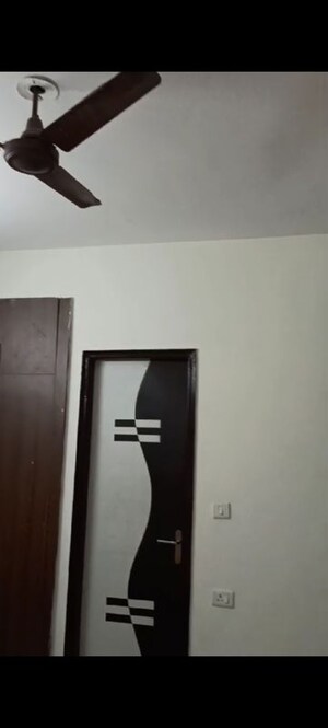 Room in 3 BHK Apartment at Uninav Heights Phase I, Raj Nagar Extension – for Rent