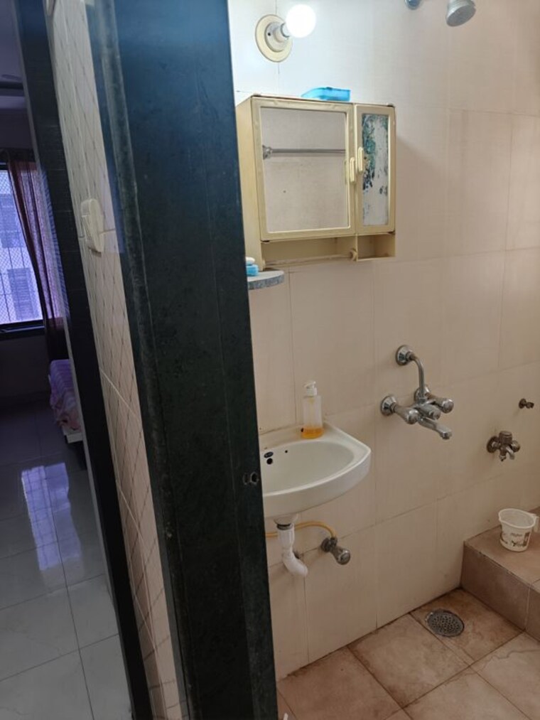 Bathroom, mahavir-arham-vardham 2 Bedroom 800 Sq.Ft. Apartment In Chembur Mumbai 10466062