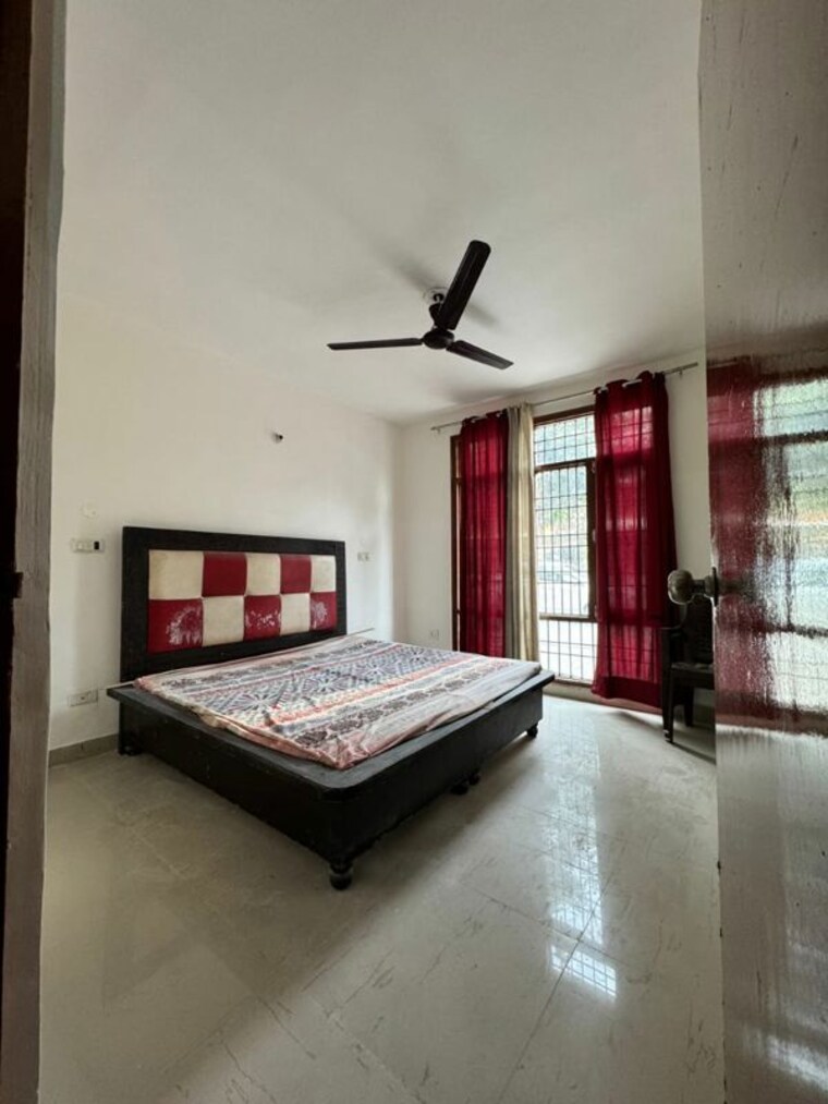 Bedroom, sector 79 3 Bedroom 200 Sq.Yd. Builder Floor In Sector 79 Mohali 9820444