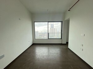 Room in 2 BHK Apartment at Peninsula Salsette 27, Byculla – for Rent