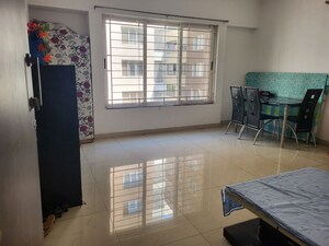 Room in 2 BHK Apartment at Amanora Victory Towers, Hadapsar – for Rent