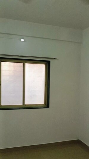  1.5 BHK Apartment at Kamgar Putala Vasahat – for Rent