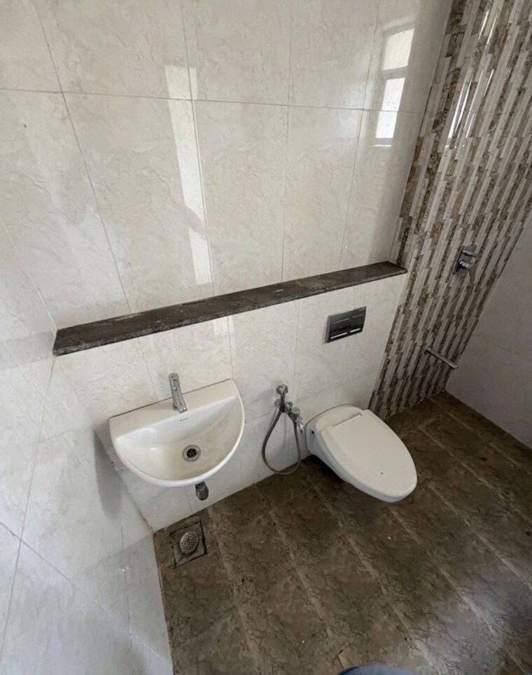 Bathroom, nirmal-city-of-joy 2 Bedroom 726 Sq.Ft. Apartment In Mulund West Mumbai 10435509