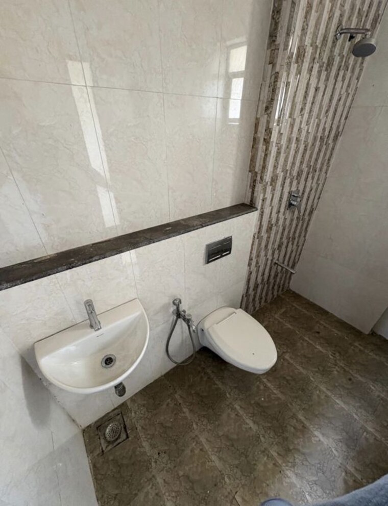 Bathroom, nirmal-city-of-joy 2 Bedroom 726 Sq.Ft. Apartment In Mulund West Mumbai 10435509