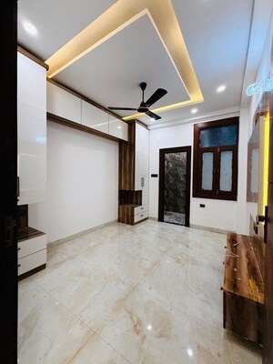 Room in 2 BHK Builder Floor at Vaishali Sector 5 – for Rent