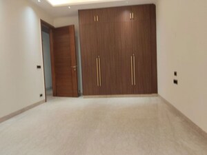Room in 3 BHK Builder Floor at Greater Kailash I – for Rent