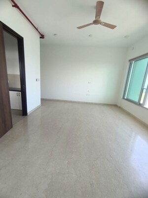 Room in 2 BHK Apartment at Peninsula Salsette 27, Byculla – for Rent