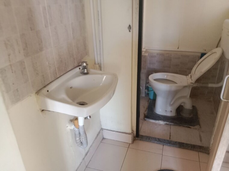 Bathroom, ulwe sector 19 1 Bedroom 650 Sq.Ft. Apartment In Ulwe Sector 19 Navi Mumbai 10466139