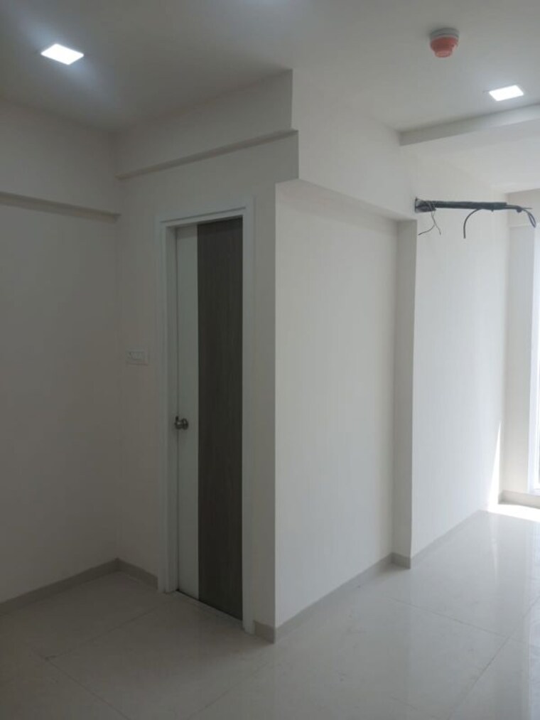 Room, bhandup west Commercial Office Space 350 Sq.Ft. In Bhandup West Mumbai 10466199