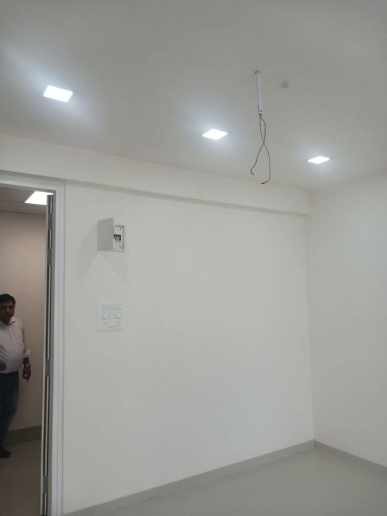 Room, bhandup west Commercial Office Space 350 Sq.Ft. In Bhandup West Mumbai 10466199