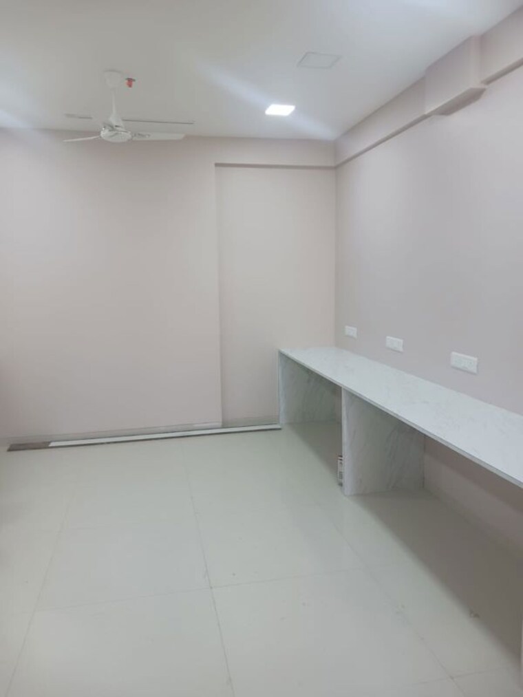 Room, bhandup west Commercial Office Space 350 Sq.Ft. In Bhandup West Mumbai 10466199