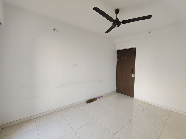 Room, godrej-emerald 3 Bedroom 927 Sq.Ft. Apartment In Ghodbunder Road Thane 10466241