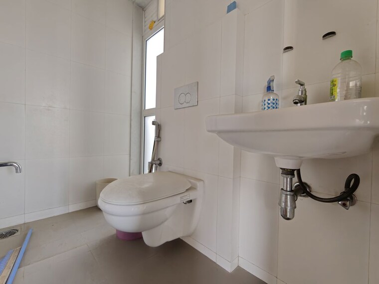 Bathroom, godrej-emerald 3 Bedroom 927 Sq.Ft. Apartment In Ghodbunder Road Thane 10466241