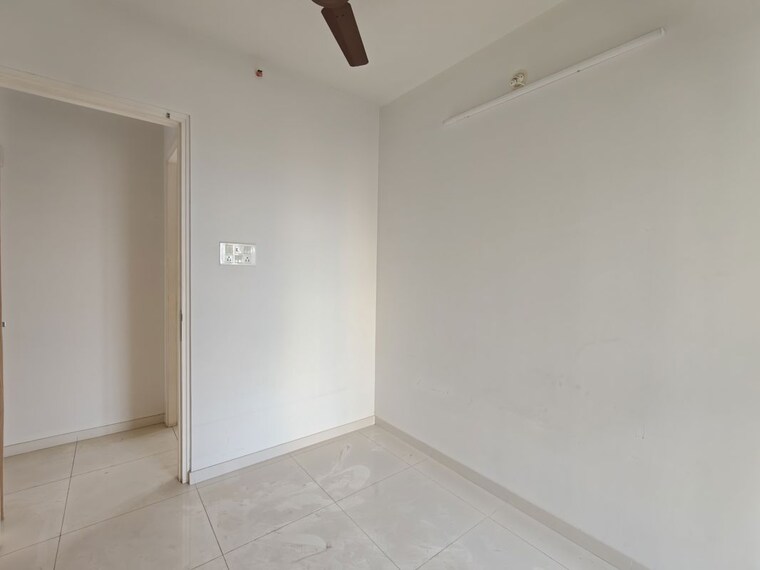 Room, godrej-emerald 3 Bedroom 927 Sq.Ft. Apartment In Ghodbunder Road Thane 10466241