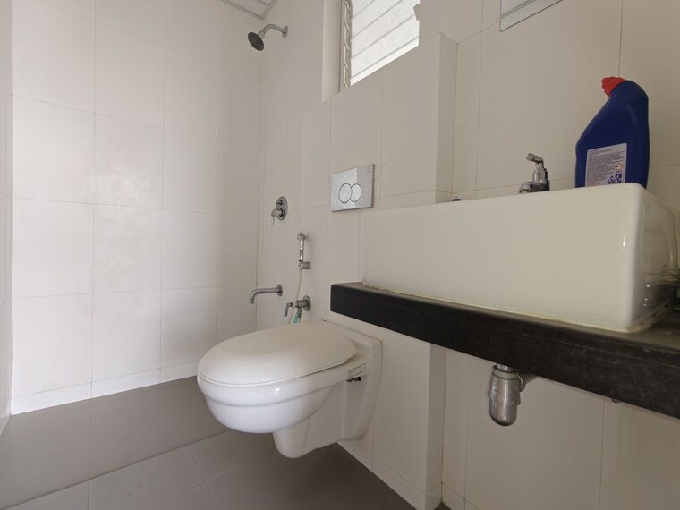 Bathroom, godrej-emerald 3 Bedroom 927 Sq.Ft. Apartment In Ghodbunder Road Thane 10466241