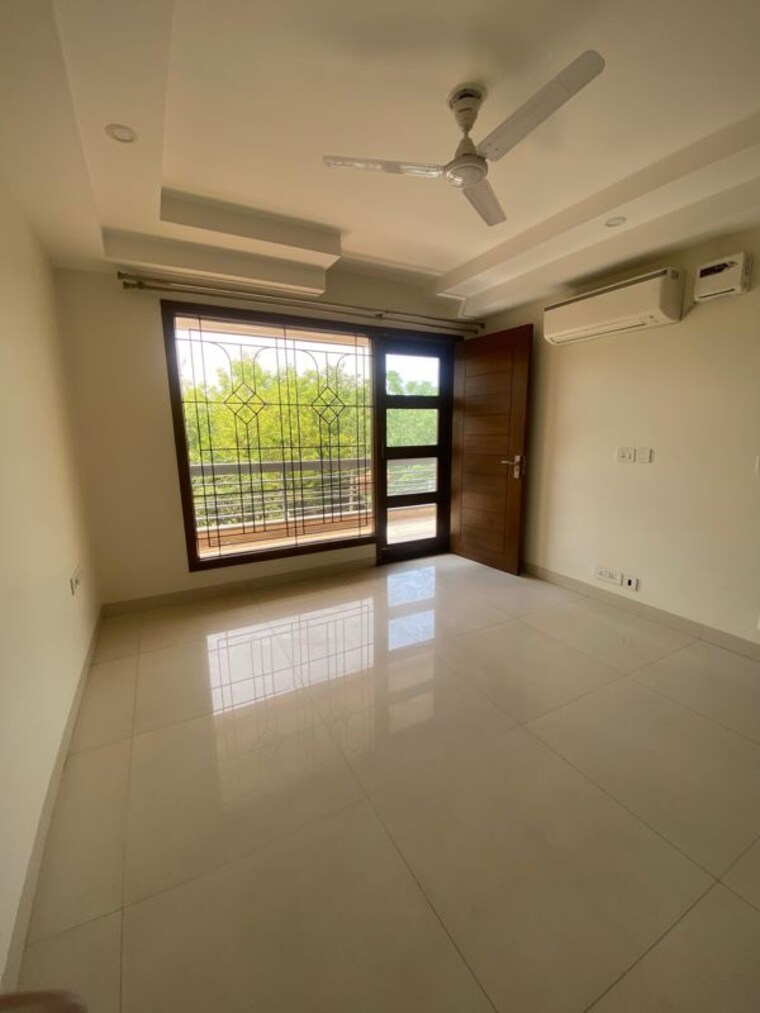 Room, sector 30 4 Bedroom 2000 Sq.Ft. Apartment In Sector 30 Gurgaon 10466269