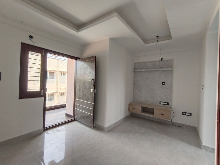 Room, reliable layout 1 Bedroom 550 Sq.Ft. Builder Floor In Reliable Layout Bangalore 10466279