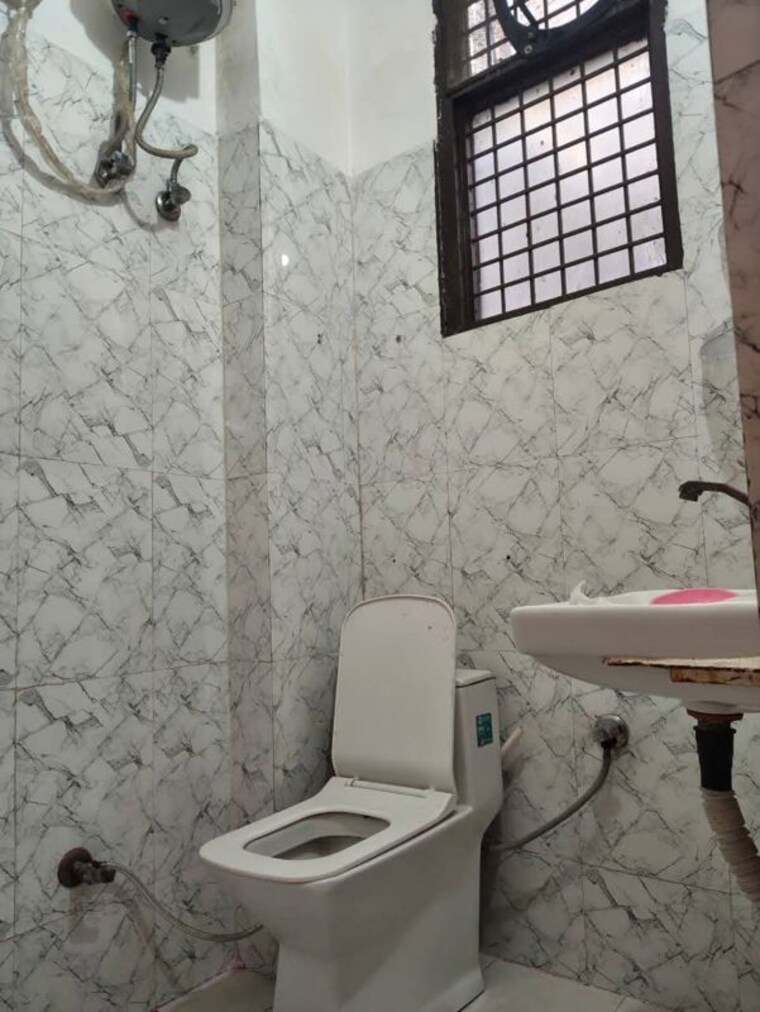 Bathroom, paramount-emotions 2 Bedroom 950 Sq.Ft. Apartment In Sector 1 Greater Noida Greater Noida 10466288