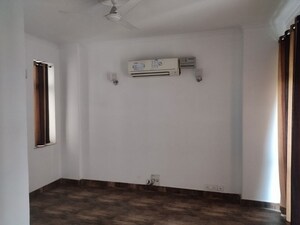 Room in 3 BHK Apartment at Unitech Habitat, Pi Greater Noida – for Rent
