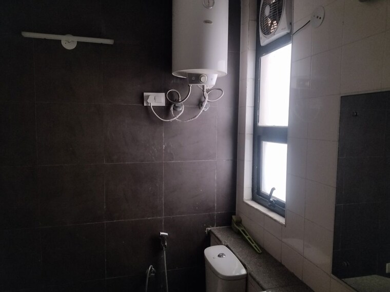 Bathroom, unitech-habitat 3 Bedroom 2111 Sq.Ft. Apartment In Pi Greater Noida Greater Noida 10435608