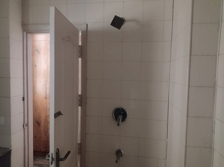 Bathroom, unitech-habitat 3 Bedroom 2111 Sq.Ft. Apartment In Pi Greater Noida Greater Noida 10435608