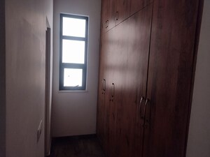 Room in 3 BHK Apartment at Unitech Habitat, Pi Greater Noida – for Rent
