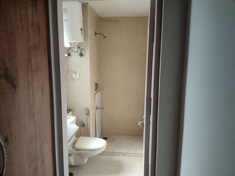 Bathroom, unitech-habitat 3 Bedroom 2111 Sq.Ft. Apartment In Pi Greater Noida Greater Noida 10435608