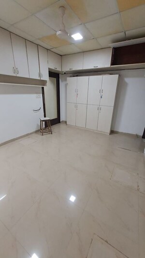 Room in 2 BHK Apartment at Poonam Apartments Worli, Worli – for Rent