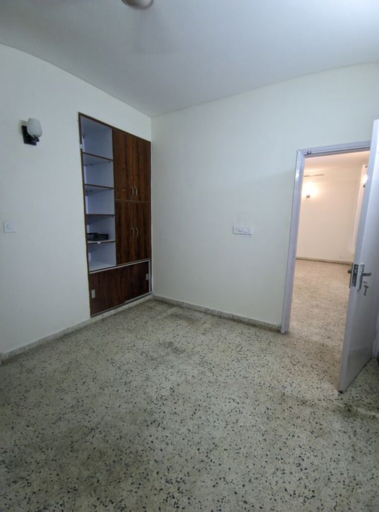 Room, eros-southend-apartments 2 Bedroom 827 Sq.Ft. Apartment In Charmwood Village Faridabad 10466320