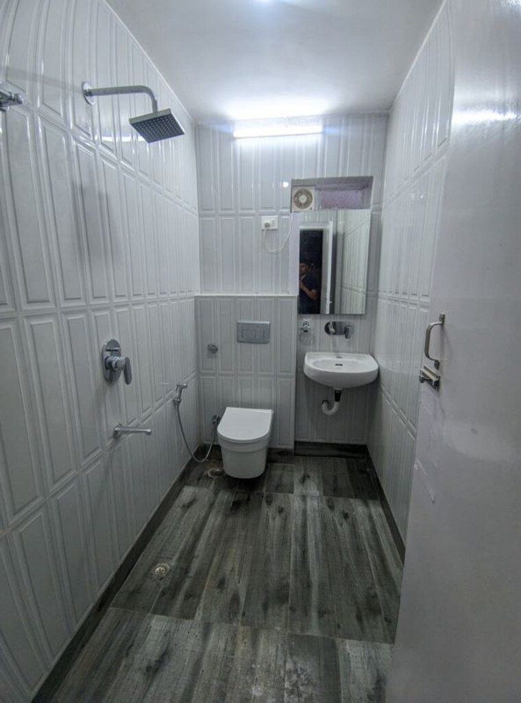 Bathroom, eros-southend-apartments 2 Bedroom 827 Sq.Ft. Apartment In Charmwood Village Faridabad 10466320